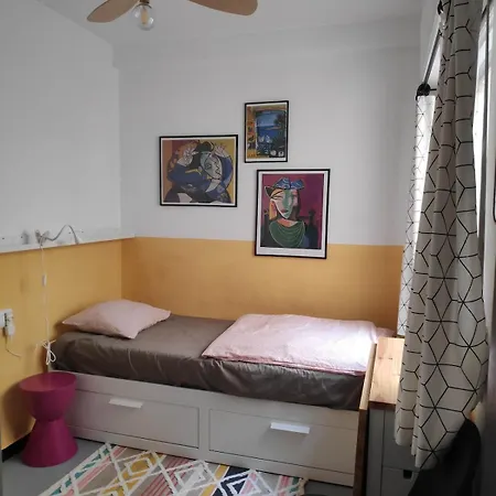 Homey In Authentic El Palo Apartament