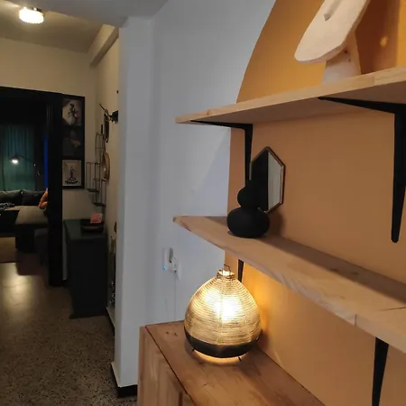 Homey In Authentic El Palo Apartament
