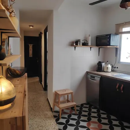 Homey In Authentic El Palo Apartament