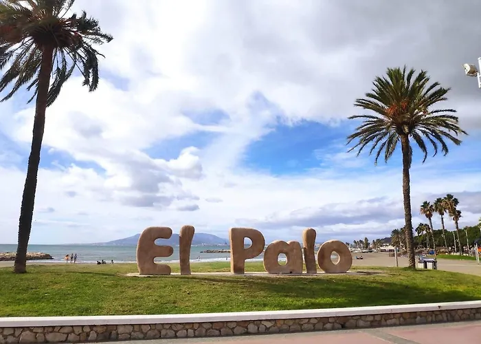 Homey In Authentic El Palo Apartment